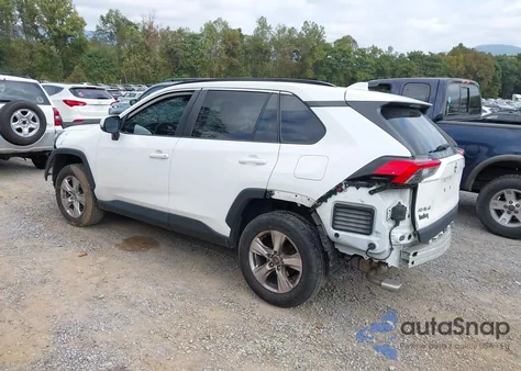 2021 Toyota Rav4 Xle z USA, uszkodzony, nr VIN 2T3W1RFV0MC117594